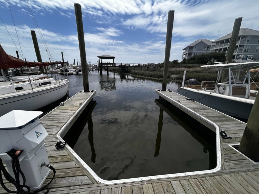 20′ Wide Beam Boat Slip For Sale, Waterfronte VIllas and Yacht Club